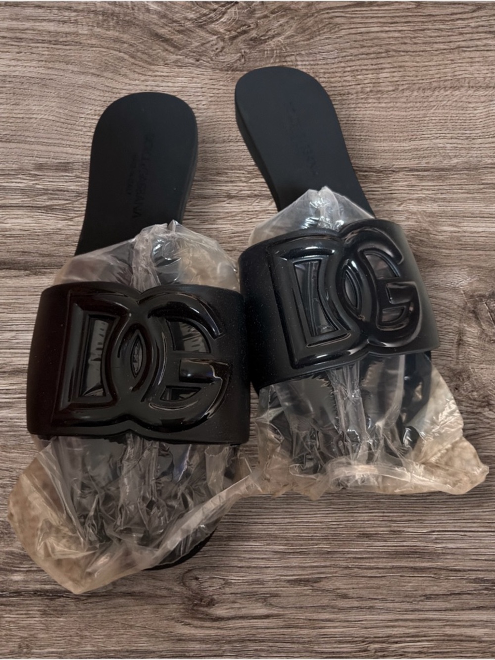 Dolce & Gabbana Black Glossy DG Logo Slide Sandals New in box. Retail for $375 - Picture 4 of 8